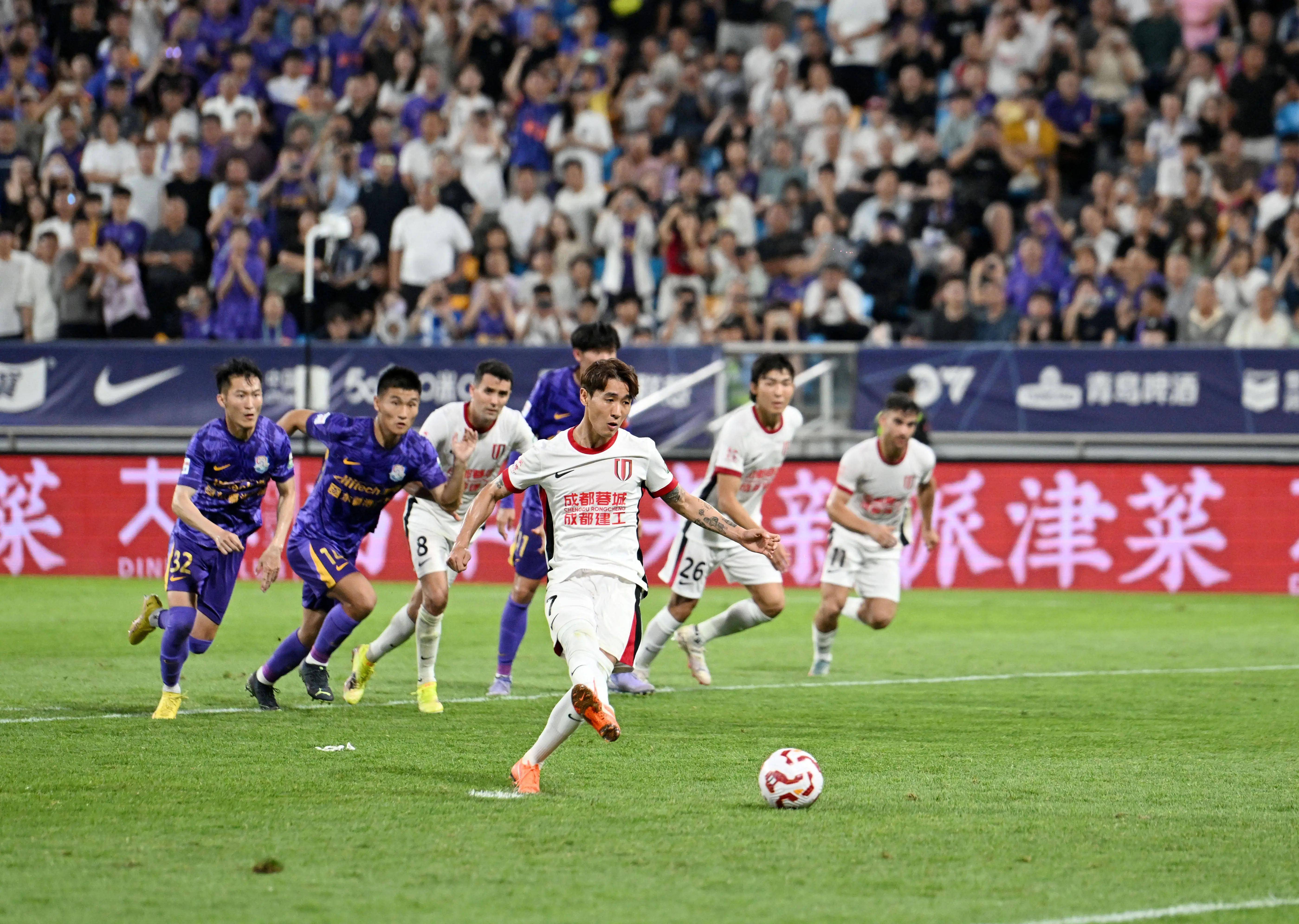 开云官方网站-关于加时末段足总杯焦点战，曼联官宣签约，更衣室稳定，赛程密集仍需轮换的信息